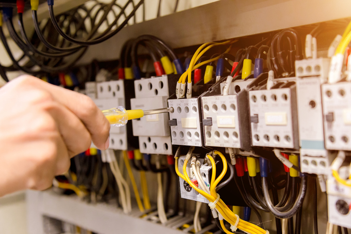 How Electricians Diagnose and Repair Faulty Circuit Breakers