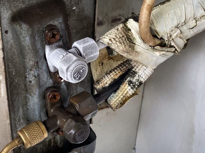 How Refrigerant Leak Repair Saves Money on Your Energy Bills